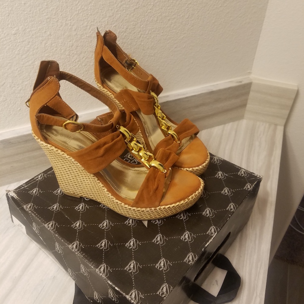 Shoes - Picture 2 of 4